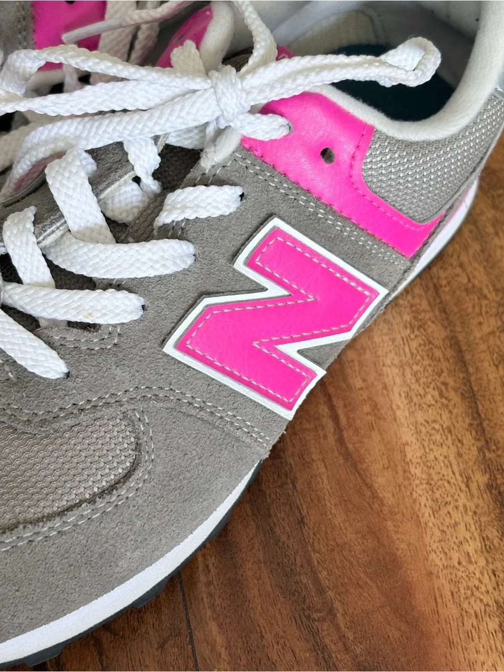 New Balance Women’s Classic 574 Dark Grey Bright Pink Shoes 7 M Athletic